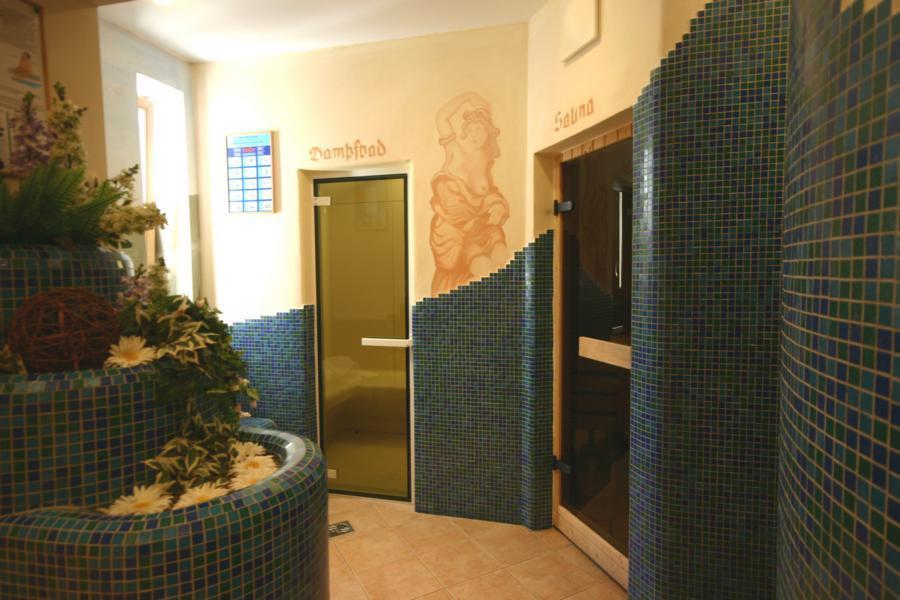 Hotel Mall San Valentino alla Muta Bagian luar foto