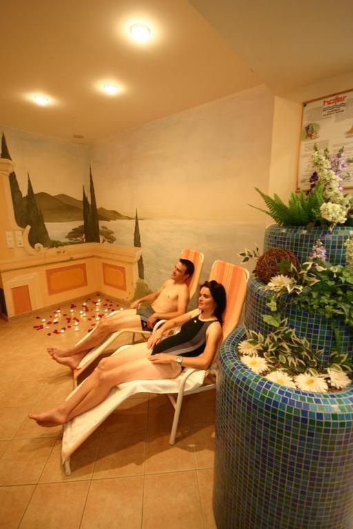 Hotel Mall San Valentino alla Muta Bagian luar foto