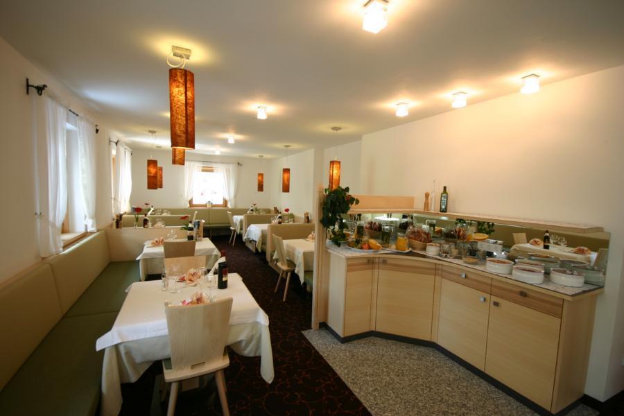 Hotel Mall San Valentino alla Muta Bagian luar foto