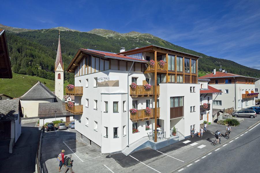 Hotel Mall San Valentino alla Muta Bagian luar foto